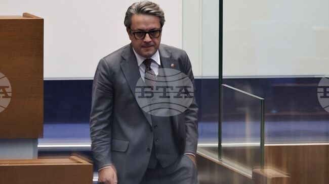 Да отчетем фактите и ще вземем съответните решения, каза пред журналисти Тома Биков