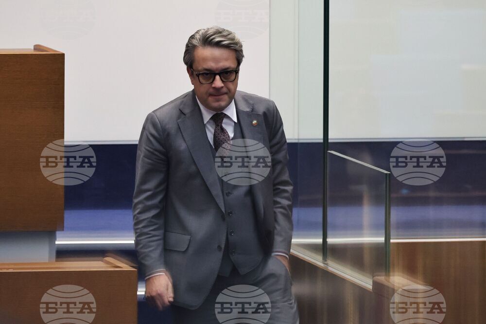 Да отчетем фактите и ще вземем съответните решения, каза пред журналисти Тома Биков