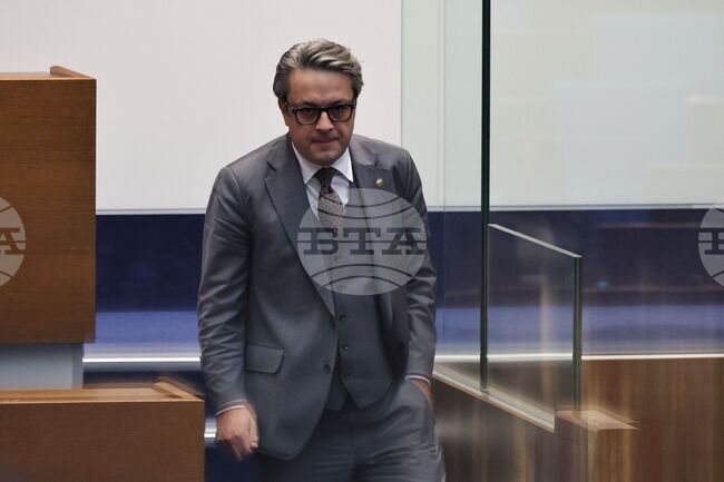 Да отчетем фактите и ще вземем съответните решения, каза пред журналисти Тома Биков