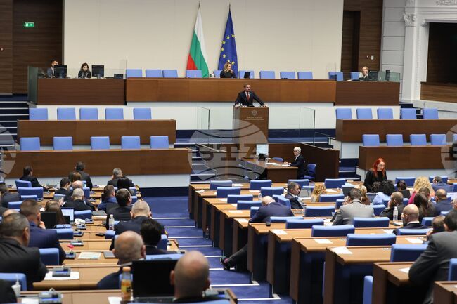 Парламентът удължи работното си време до гласуване на проект на решение за оттегляне на проектобюджетите за 2026 г.
