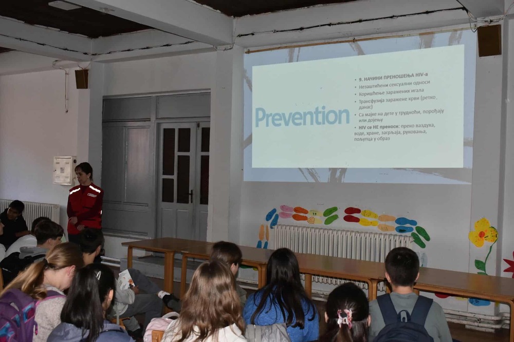 Образователна лекция по повод Световния ден за борба срещу СПИН се състоя в училище „Георги Димитров“ в Босилеград