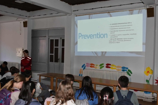 Образователна лекция по повод Световния ден за борба срещу СПИН се състоя в училище „Георги Димитров“ в Босилеград