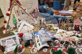 Разград - деца със специални образователни потребности - коледна изложба-базар