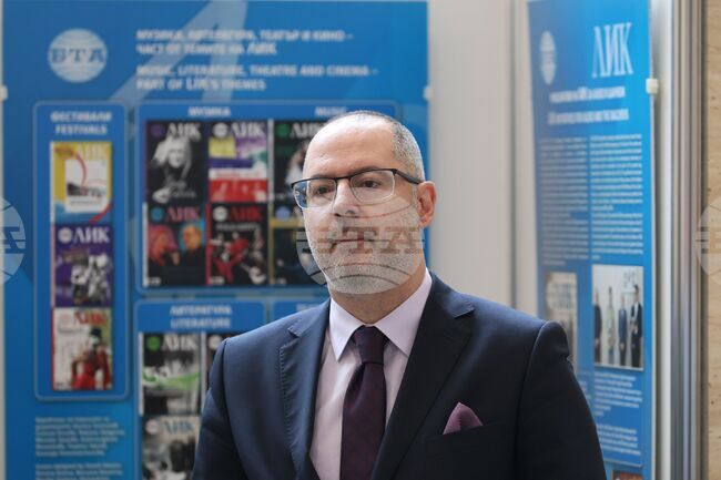 Изложбата "ЛИК на 60 години" показва усилията на БТА да съхранява културната памет, каза депутатът Димитър Николов