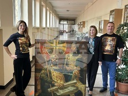 Само за четири дни 10 софийски училища получиха като дарение пълномащабни картини на владетели от Първото българско царство 