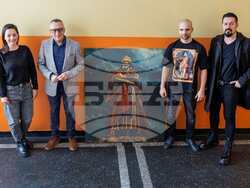 Само за четири дни 10 софийски училища получиха като дарение пълномащабни картини на владетели от Първото българско царство 