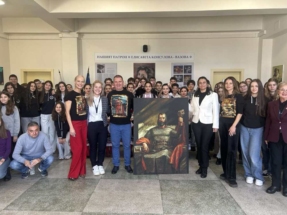 Само за четири дни 10 софийски училища получиха като дарение пълномащабни картини на владетели от Първото българско царство 