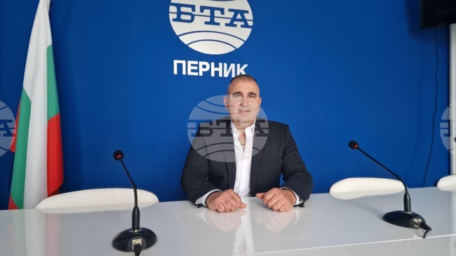 Авторският спектакъл на радомирския ансамбъл „Етнофолк“ – „Огън в сърцето“ ще бъде представен на пернишка сцена