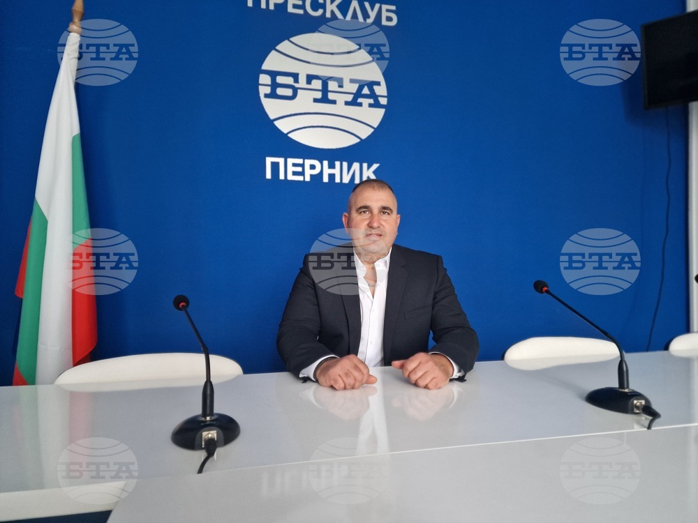 Авторският спектакъл на радомирския ансамбъл „Етнофолк“ – „Огън в сърцето“, ще бъде представен на сцена в Перник