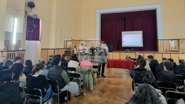 В Плевен ученици от седем гимназии се включиха в честването на 140-ата годишнина от Сръбско-българската война