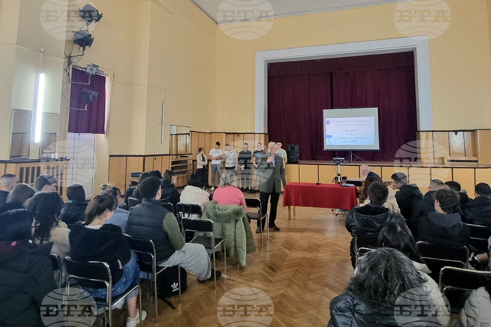 В Плевен ученици от седем гимназии се включиха в честването на 140-ата годишнина от Сръбско-българската война