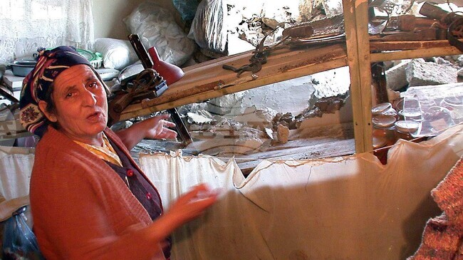 Земетресение с магнитуд около 4,4 по Рихтер е усетено в района на Шумен, Провадия и Варна на 18 декември 2003 г. 