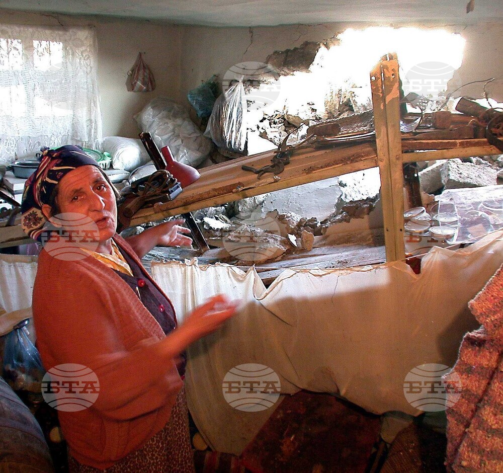 Земетресение с магнитуд около 4,4 по Рихтер е усетено в района на Шумен, Провадия и Варна на 18 декември 2003 г. 