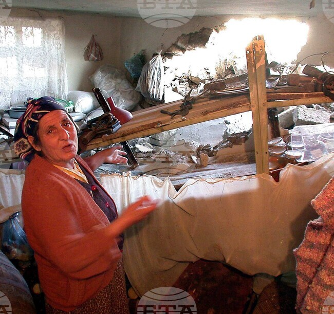 Земетресение с магнитуд около 4,4 по Рихтер е усетено в района на Шумен, Провадия и Варна на 18 декември 2003 г. 