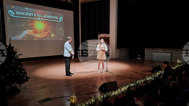 Потребители на социални услуги във Враца представиха концерт спектакъл „Мисията на доброто“