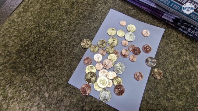 Близо 400 пакета с български евромонети бяха доставени днес в пощенските станции по селата в област Смолян