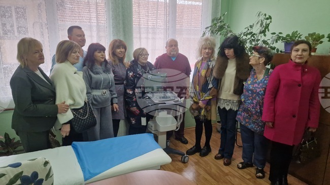 Мобилен ехограф за ултразвукова диагностика дариха на Комплексния онкологичен център във Велико Търново дамите от „Зонта клуб“