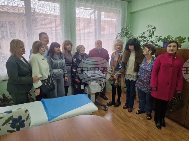 Мобилен ехограф за ултразвукова диагностика дариха на Комплексния онкологичен център във Велико Търново дамите от „Зонта клуб“