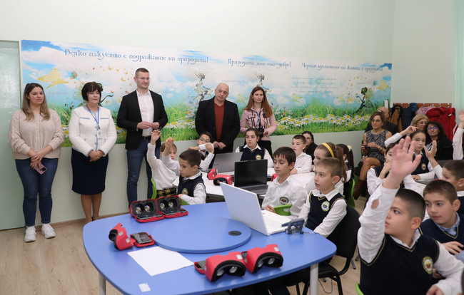 Община Стара Загора: Добре дошло, бъдеще, казаха днес в НУ „Димитър Благоев“ с откриването на новия STEM-център