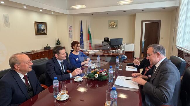 Министър Гуцанов разговаря с генералния секретар на Международната организация на работодателите Роберто Суарес