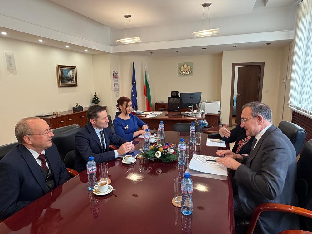 Министър Гуцанов разговаря с генералния секретар на Международната организация на работодателите Роберто Суарес