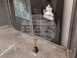 Призът „Будител на годината“ бе поставен в метростанция „Сердика“. Снимка: Екипът на проекта „Черна писта“