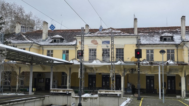 Бързият влак от Видин за София престоява на гара Бели извор поради инцидент на железния път