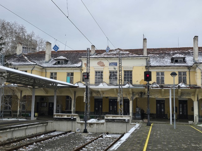 Бързият влак от Видин за София престоява на гара Бели извор поради инцидент на железния път