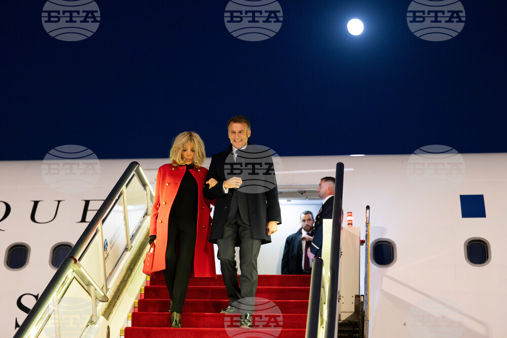 Макрон започна посещението си в Китай с обиколка на Забранения град