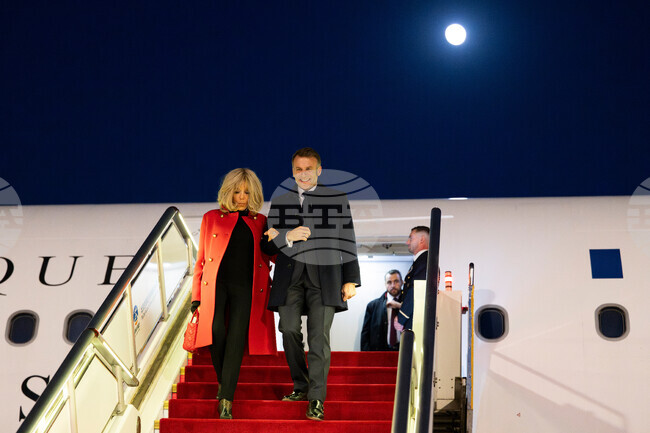 Макрон започна посещението си в Китай с обиколка на Забранения град