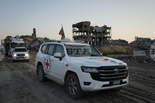 Израел обяви, че предаденото вчера от "Хамас" тяло на заложник е на тайландец; тленните останки на израелски офицер все още са в ивицата Газа