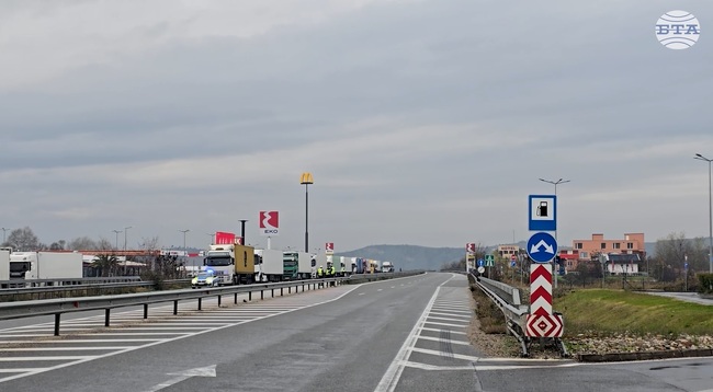 Преустановено е преминаването през граничния преход „Кулата“ от българска страна