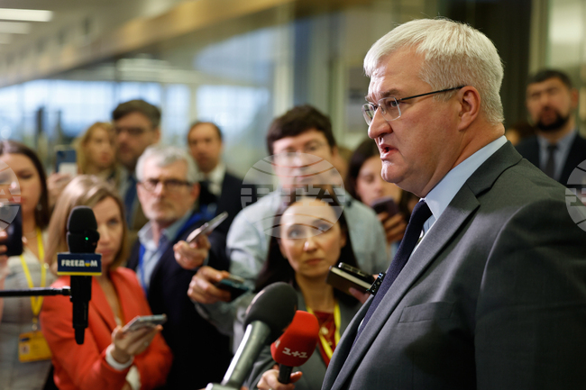 Време е да покажем решителност в натиска върху Москва, каза украинският външен министър, приветствайки примирието в Близкия изток