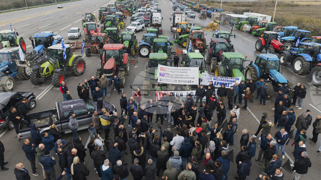 Обработката на камиони на граничен пункт Ипсала-Кипи на турско-гръцката граница е спряна заради протестите на гръцките земеделци
