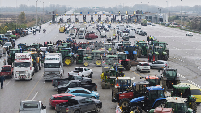 За шести пореден ден продължават блокадите на протестиращи земеделци в Гърция, ГКПП Кулата/Промахон отново е затворен