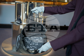 CORRECTION Emirates Jake Birkin Handbag