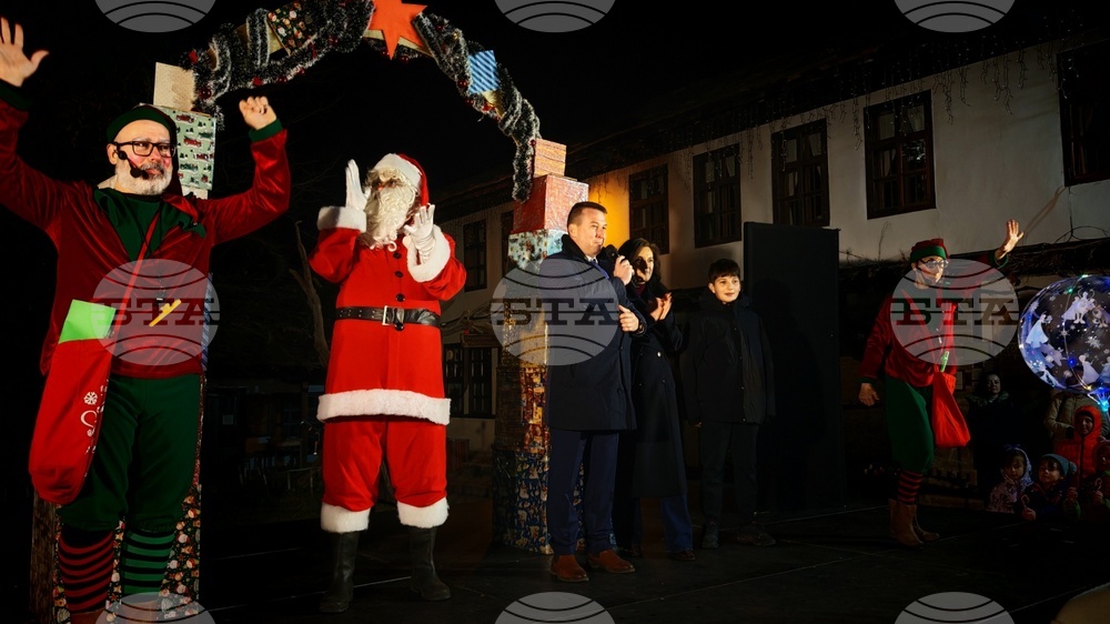 С огнено шоу, детски театър и песни включиха празничното осветление на Трявна