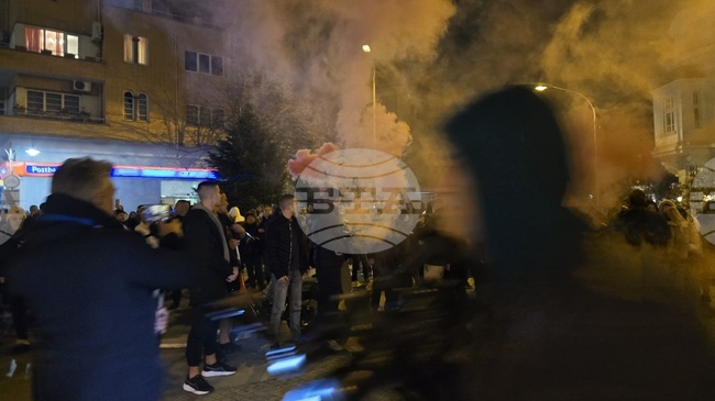 Граждани протестираха в Сливен пред сградата на Общината 