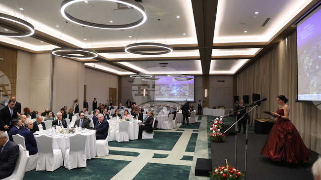 Държавният глава Румен Радев връчи на Българската търговско-промишлена палата почетния знак на президента