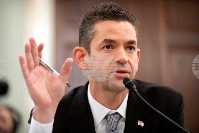 Американският милиардер Айзъкман, номиниран да оглави НАСА, потвърди пред американските сенатори, че ще върне американците на Луната, преди китайците да стъпят там