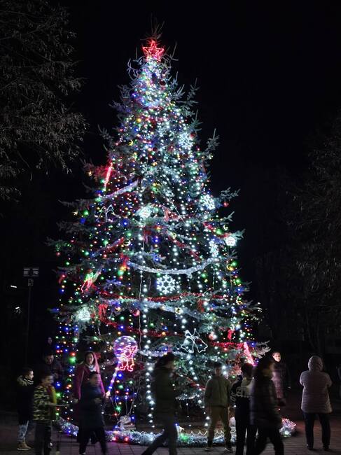 Кметът на община Ардино инж. Изет Шабан запали светлините на коледно-новогодишната елха