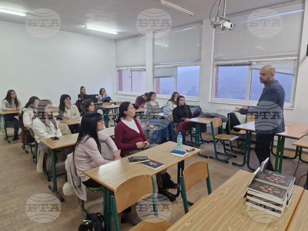 Добрата литература трябва да донесе на читателя утеха, каза писателят, режисьор и актьор Йордан Славейков във Великотърновския университет