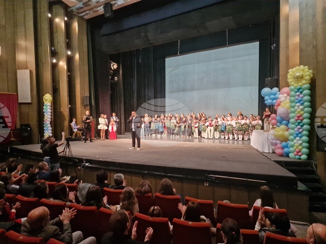 Общо 6200 книжки за детските градини във Велико Търново събраха 3264 дарители в едномесечна кампания