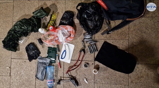 От СДВР са открили множество маски, боксове, пиратки, както и газов пистолет у непълнолетни при протеста пред Министерския съвет