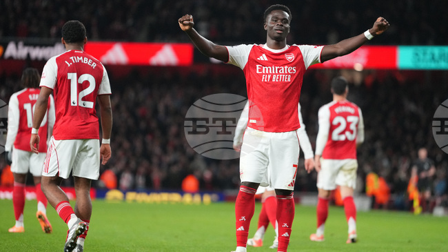 Лидерът Арсенал постигна нова победа във Висшата лига, Челси допусна загуба, а Ливърпул завърши наравно със Съндърланд