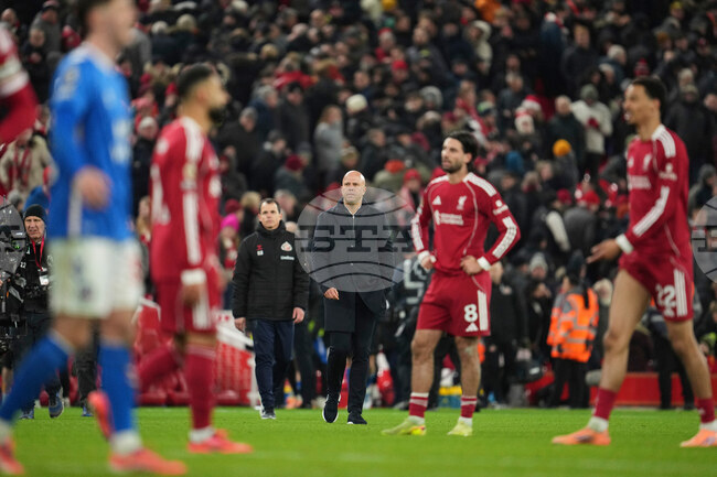 Ливърпул е изправен пред угрозата да загуби домакинското си предимство, предупреди мениджърът Арне Слот