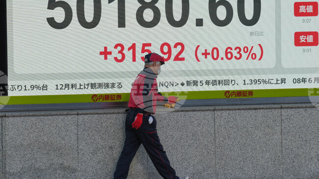 Индексите на фондовата борса в Токио продължават да се покачват, ръст и на Уолстрийт