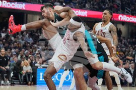 APTOPIX Trail Blazers Cavaliers Basketball