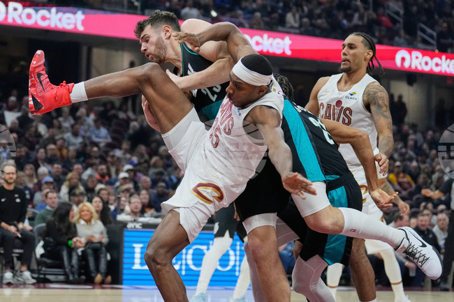 APTOPIX Trail Blazers Cavaliers Basketball