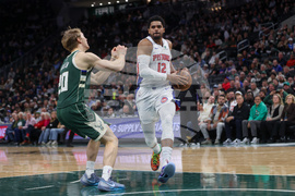 Pistons Bucks Basketball